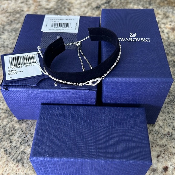 LIKE NEW - Swarovski Infinity Heart Crystal Bracelet - Picture 2 of 6